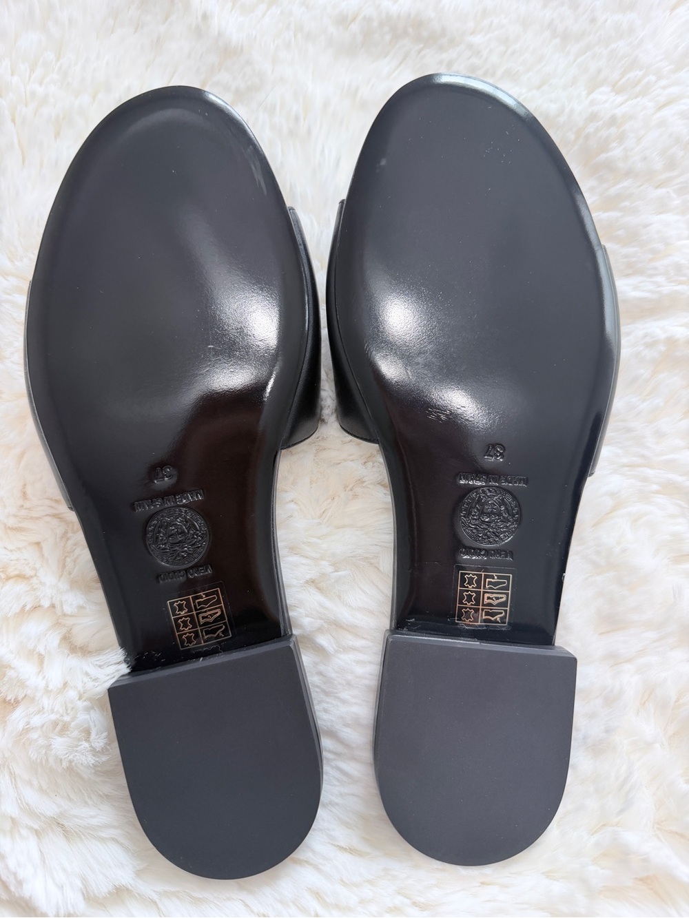 Versace Black Leather Slides with Gold Medusa Emblem NWOT no box - Picture 4 of 5
